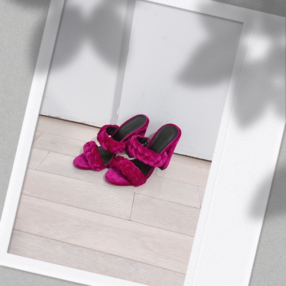 ✨ NWOT ✨ ASOS - Velvet plaited mules - Magenta